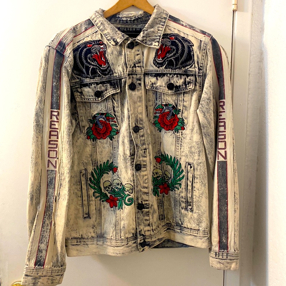 JEAN JACKET - Reason. Size Medium.
